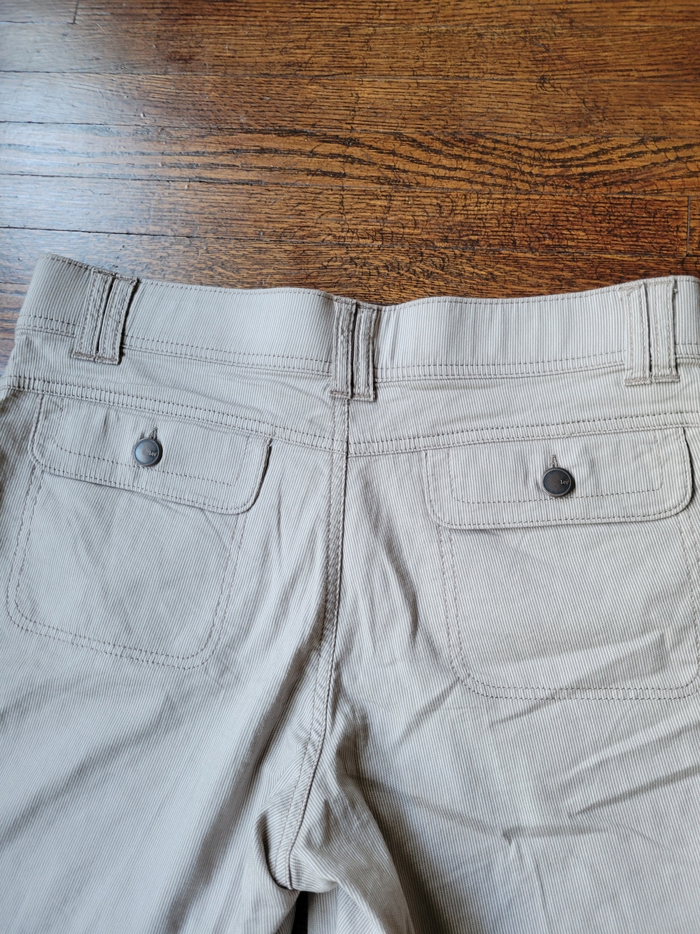 Lee Womens Walk Shorts Beige Stripe Stretch High Rise Comfort Waistband Size 8 M - Picture 16 of 17